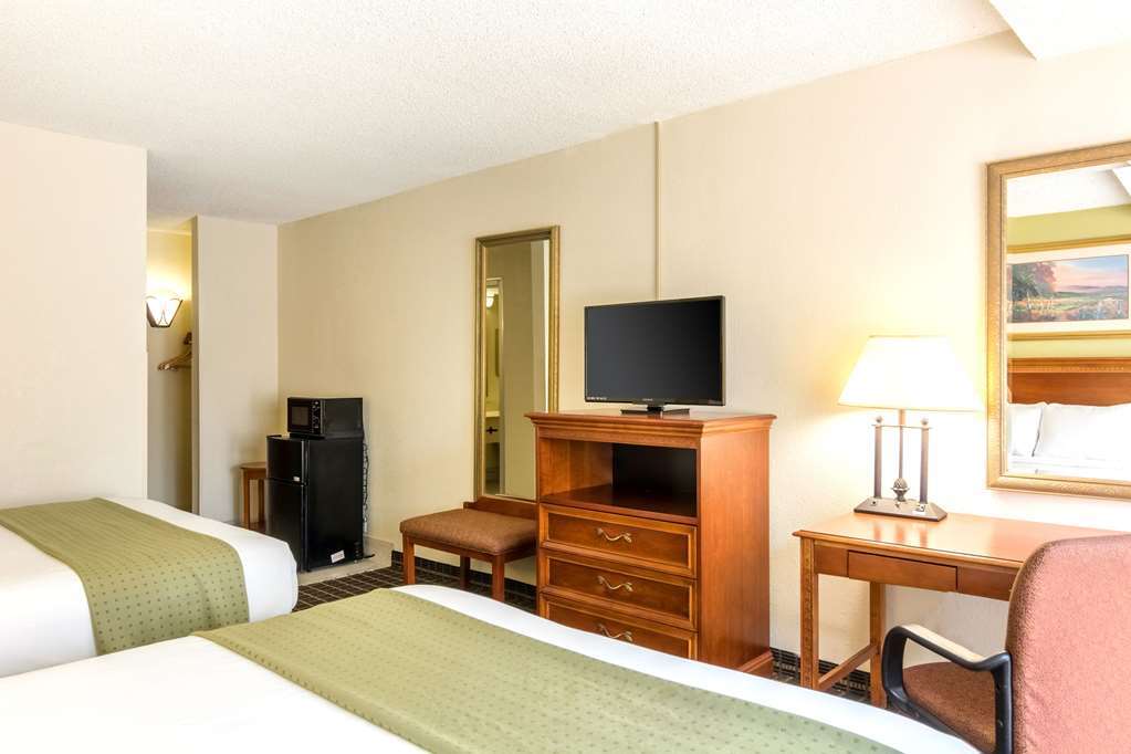 Quality Inn Central Richmond Room photo