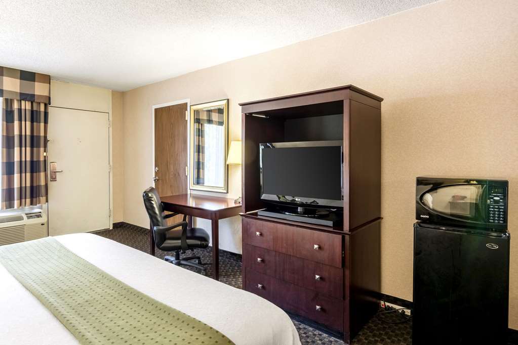 Quality Inn Central Richmond Room photo