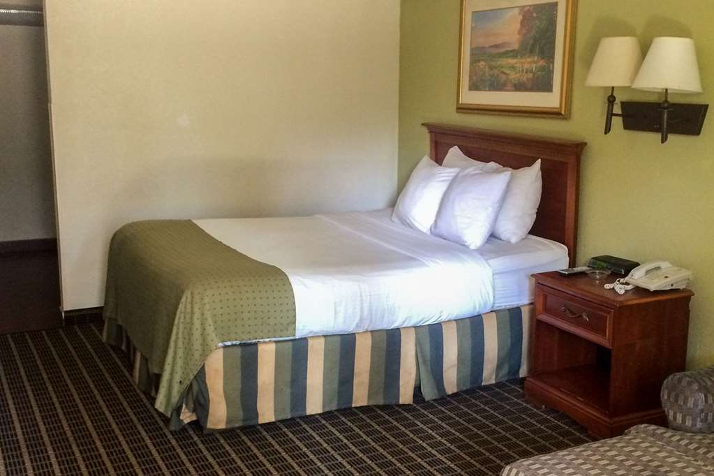 Quality Inn Central Richmond Room photo